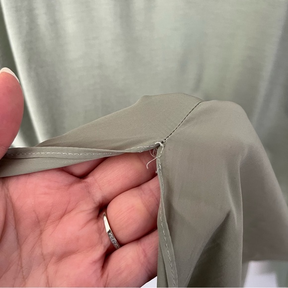 Lola & Sophie Seafoam Green Blouse Size Medium - Picture 12 of 13